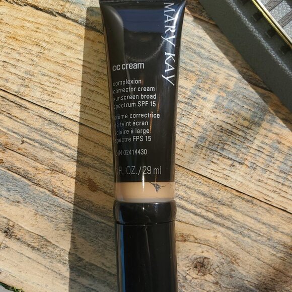 CC Cream - Medium-to-Deep Cover Cream Sunscreen SFP 15 - Mary Kay - Picture 10 of 10